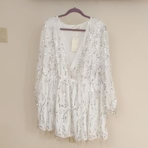 Plus Size Size 20  white and sequined wrap…